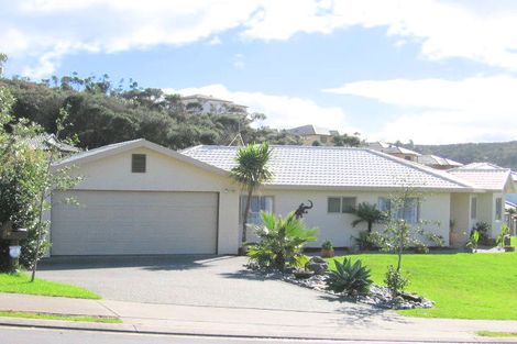 Photo of property in 80 Roberta Crescent, Orewa, 0931