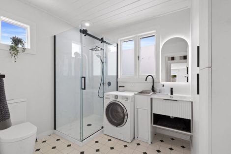 Photo of property in 932 Heaphy Terrace, Fairfield, Hamilton, 3214