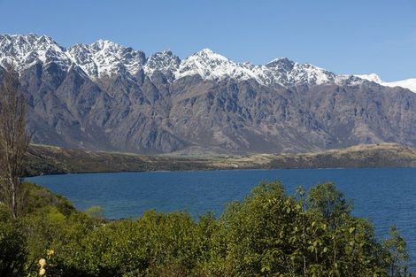 Photo of property in 72 Cedar Drive, Kelvin Heights, Queenstown, 9300