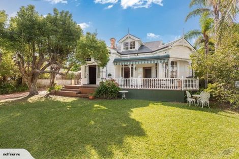 Photo of property in 5 Queen Street, Northcote Point, Auckland, 0627