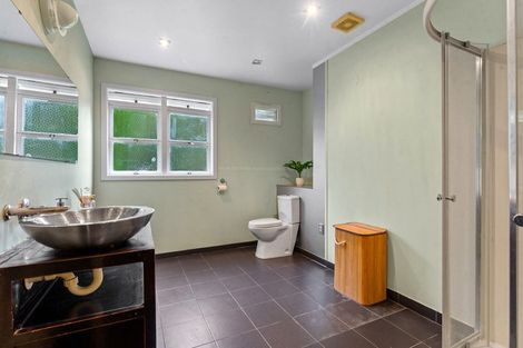 Photo of property in 10 Hobbs Road, Matakatia, Whangaparaoa, 0930