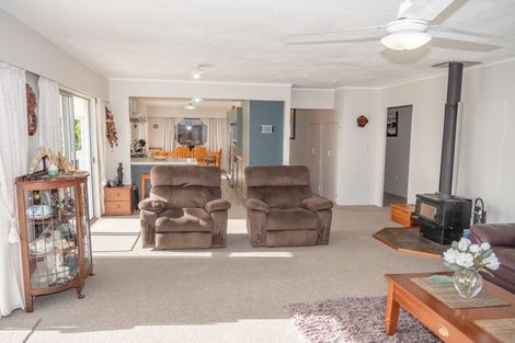 Photo of property in 48 Stratford Drive, Cable Bay, 0420