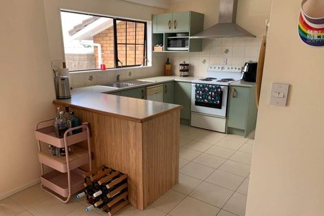 Photo of property in 1/5 Spring Grove, Henderson, Auckland, 0612