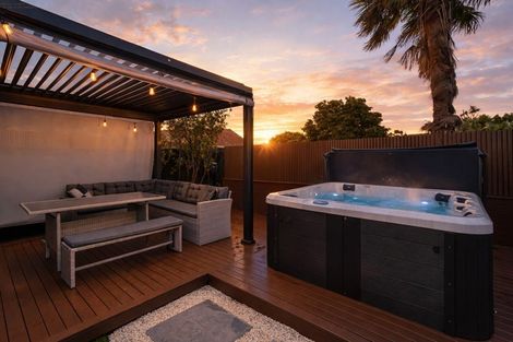 Photo of property in 7/69 Wharf Road, Te Atatu Peninsula, Auckland, 0610