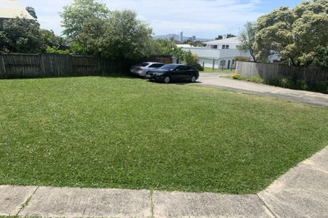 Photo of property in 2/27 Holland Road, Hillcrest, Auckland, 0627