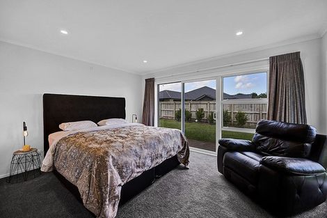 Photo of property in 7 Cross Street, Lepperton, New Plymouth, 4373