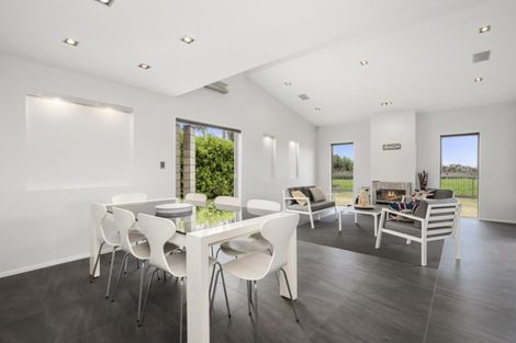 Photo of property in 115 Oriental Parade, Papamoa Beach, Papamoa, 3118