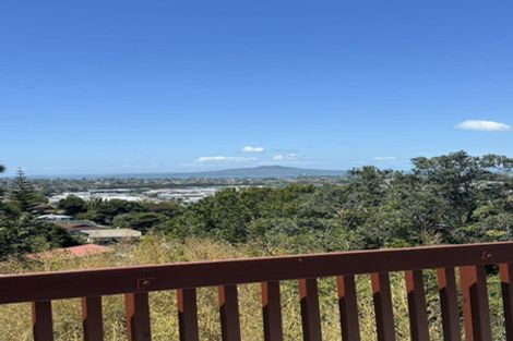 Photo of property in 635 Glenfield Road, Totara Vale, Auckland, 0629