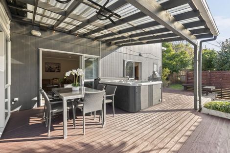 Photo of property in 23 Heta Road, Highlands Park, New Plymouth, 4312