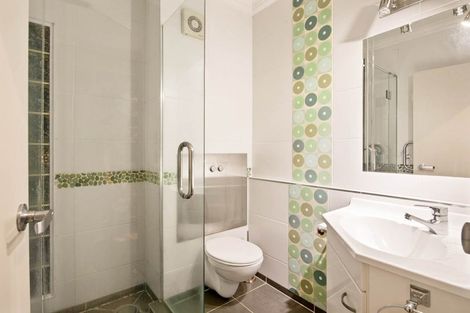 Photo of property in 8a Oteha Valley Road, Northcross, Auckland, 0632