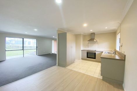 Photo of property in 44 Saralee Drive, Manurewa, Auckland, 2105