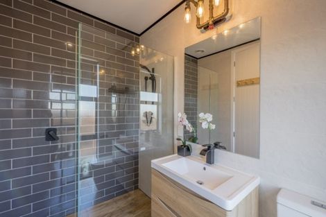 Photo of property in 1 Coutts Way, Fitzherbert, Palmerston North, 4410