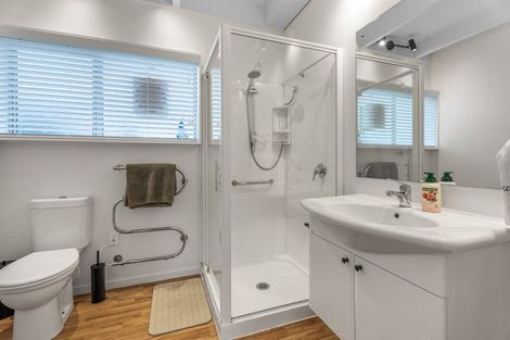 Photo of property in 1/2 Edwards Avenue, Henderson, Auckland, 0610