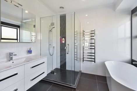 Photo of property in 43 Turnberry Drive, Wattle Downs, Auckland, 2103