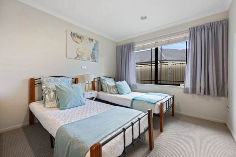 Photo of property in 16 Erceg Way, Rosehill, Papakura, 2113