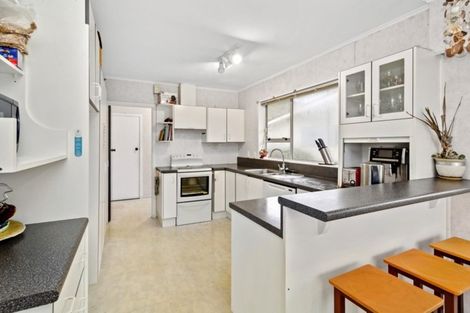 Photo of property in 37 Edgecombe Street, Newlands, Wellington, 6037