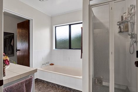 Photo of property in 23 Veale Road, Frankleigh Park, New Plymouth, 4310