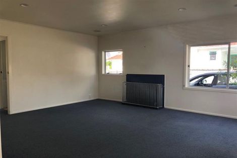 Photo of property in 25 Roberts Avenue, Bayswater, Auckland, 0622