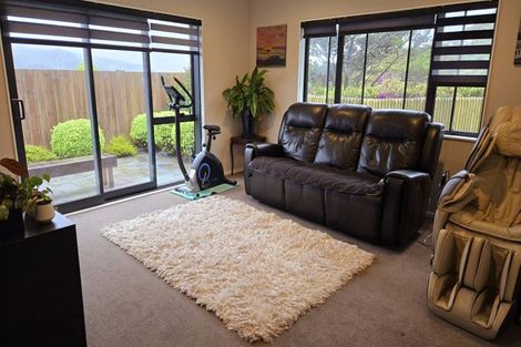 Photo of property in 22 Portmore Place, Grenada Village, Wellington, 6037