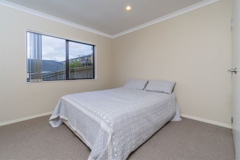 Photo of property in 5 Bangla Place, Massey, Auckland, 0614
