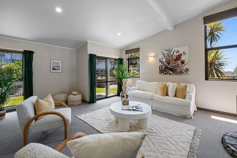 Photo of property in 8 Julian Place, Westown, New Plymouth, 4310