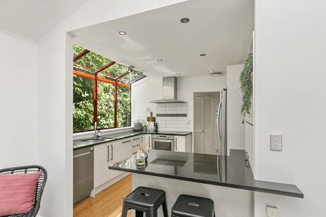 Photo of property in 18 Parsons Glen, Karori, Wellington, 6012