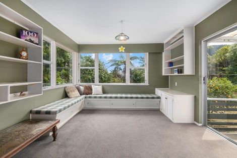 Photo of property in 57 Raroa Terrace, Tawa, Wellington, 5028