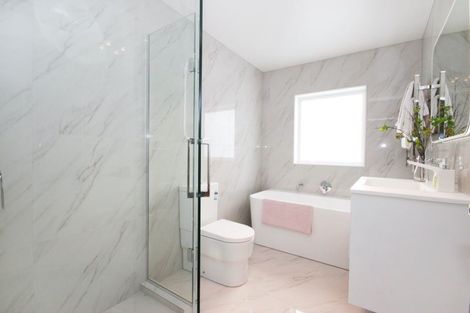 Photo of property in 16 Skulander Crescent, Orewa, 0931