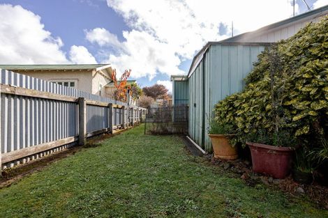 Photo of property in 9/25 Queen Street, Dannevirke, 4930