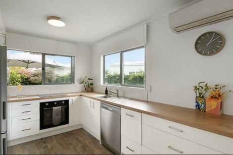 Photo of property in 6 Barbara Grove, Papamoa Beach, Papamoa, 3118