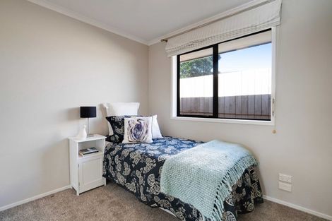 Photo of property in 27 Nimstedt Avenue, Oteha, Auckland, 0632