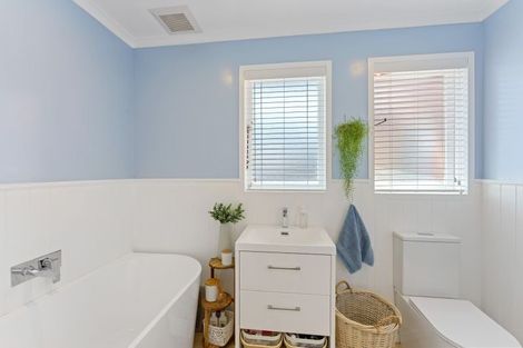 Photo of property in 10 Nimmo Avenue, Waikanae, 5036