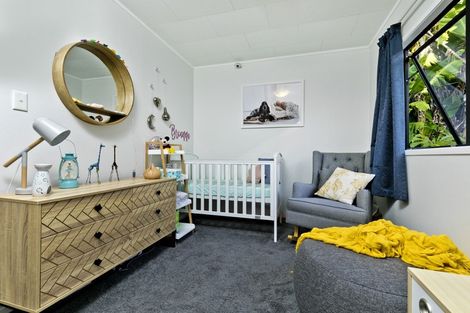 Photo of property in 2/4 Kupari Place, Totara Vale, Auckland, 0629