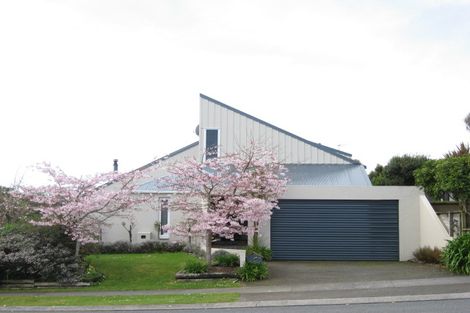Photo of property in 40 Karina Road, Merrilands, New Plymouth, 4312
