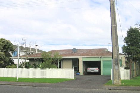 Photo of property in 110 Waimumu Road, Massey, Auckland, 0614