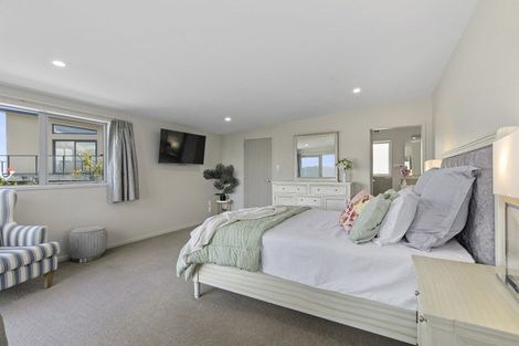 Photo of property in 34 Arahiwi Grove, Tirohanga, Lower Hutt, 5010