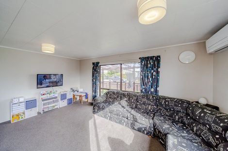 Photo of property in 1 Latham Stubbs Crescent, Waipawa, 4210
