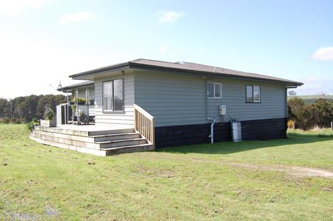 Photo of property in 17 Ranganui Road, Kaiwaka, 0573