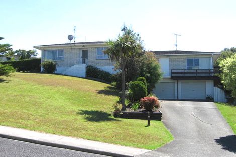 Photo of property in 1/16 Barker Rise, Northcross, Auckland, 0632