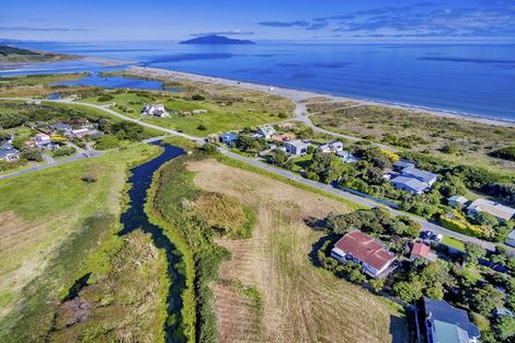 Photo of property in 40 Kapiti Lane, Otaki Beach, Otaki, 5512