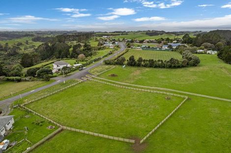 Photo of property in 2586 Awhitu Road, Awhitu, 2684