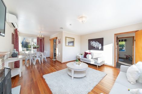 Photo of property in 19 Omega Street, Newlands, Wellington, 6037