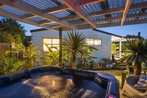 Photo of property in 2 Island View Terrace, Waikanae Beach, Waikanae, 5036
