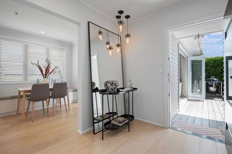 Photo of property in 5 Wallace Road, Mangere Bridge, Auckland, 2022