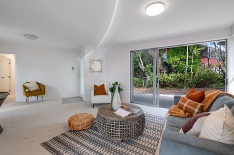 Photo of property in 3 View Road, Glenfield, Auckland, 0627