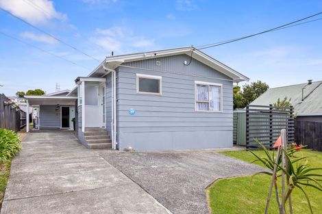Photo of property in 3 Huruhuru Road, Massey, Auckland, 0614