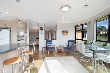 Photo of property in 14 Fairford Avenue, Henderson, Auckland, 0612