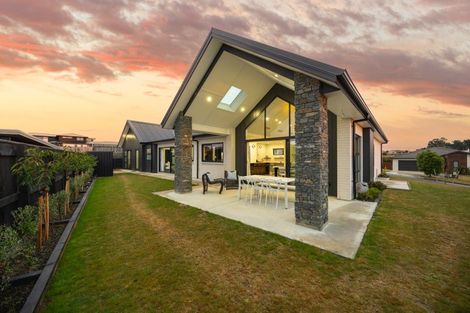 Photo of property in 44 Vaucluse Heights, Fitzherbert, Palmerston North, 4410