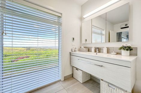 Photo of property in 97 Highland Drive, Acacia Bay, Taupo, 3385