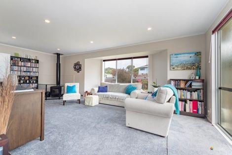 Photo of property in 37 Woolwich Close, Whitby, Porirua, 5024